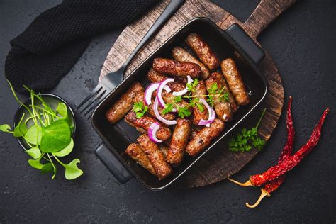 Tradičné chorvátske jedlá fritule a sarma na vianočných trhoch