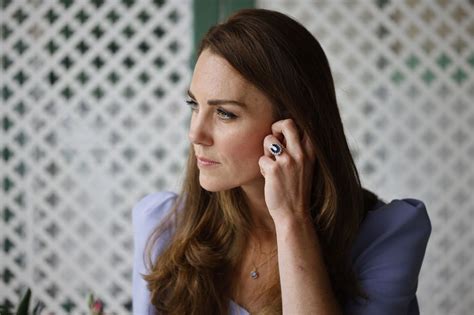 Zásnubný prsteň Kate Middletonovej s modrým zafírom
