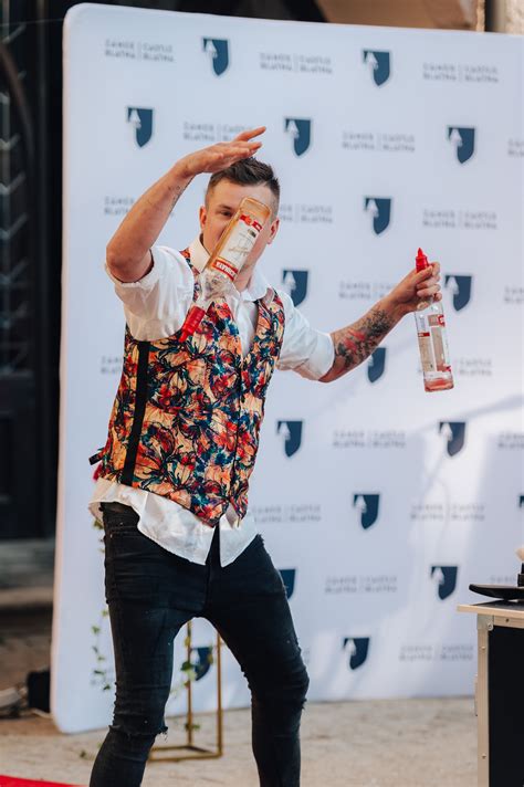 Barmanská show na svadbe
