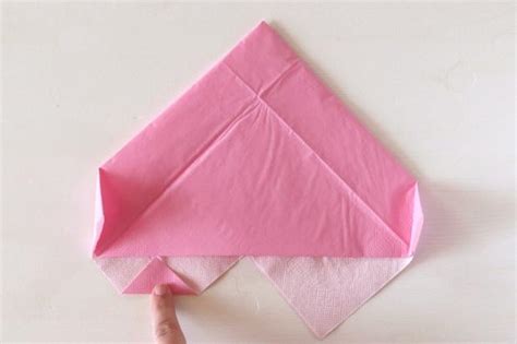 Schéma skladania servítky do tvaru anjela