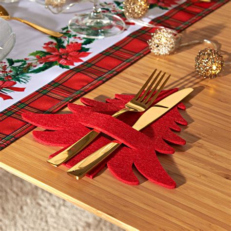 Fotografia servítky zloženej do vrecka na príbory s príborom