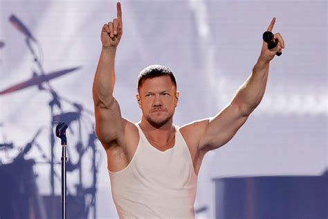 Spevák Dan Reynolds z Imagine Dragons na koncerte