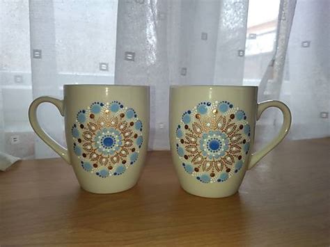 Detail ručnej maľby na hrnčeku