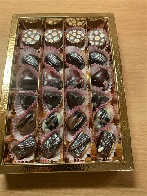 Domáce čokoládové pralinky v tvare srdiečok