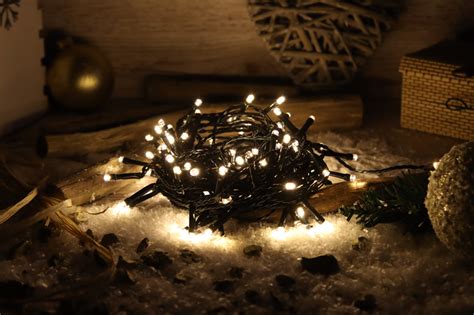 Rôznorodé vianočné LED reťaze a dekorácie