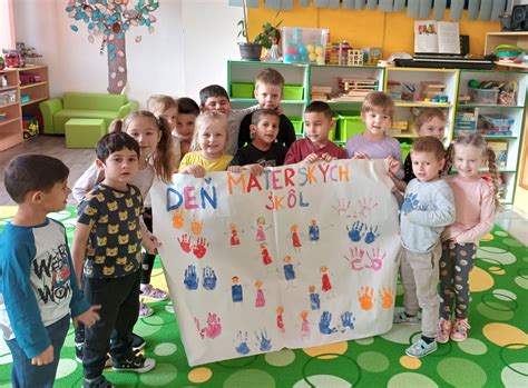 Deti hrajúce sa a tancujúce na podujatí Dňa materských škôl v Nitre