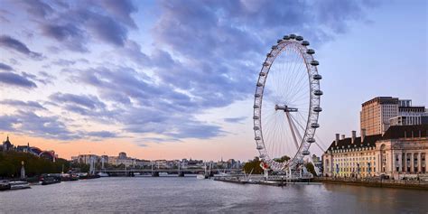 Foto: Ohňostroj pri London Eye a Tower Bridge