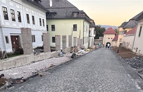 Záber na historickú architektúru Spišskej Kapituly a okolia, kde sa konala svadobná hostina