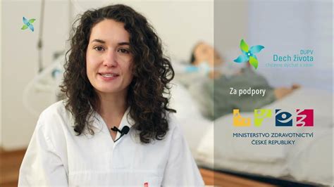 Obrázok rôznych typov tracheostomických kanyl a ich príslušenstva.
