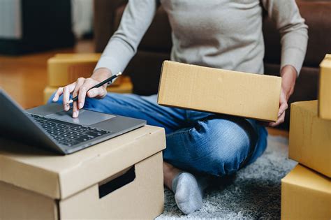 Infografika znázorňujúca cestu darovanej veci od darcu cez predaj až po charitatívnu pomoc