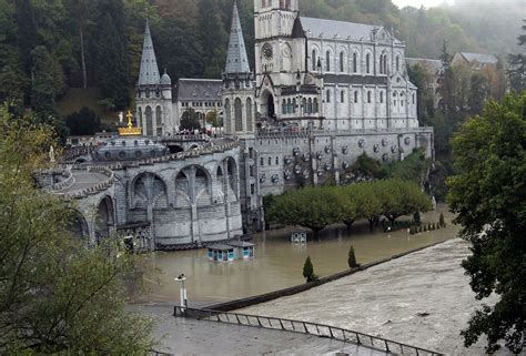 Bazilika Nepoškvrneného počatia v Lurdoch