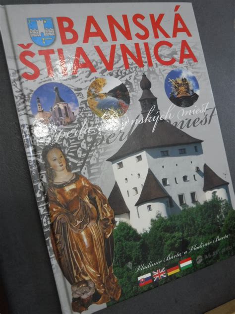 Pohľad na celkovú kompozíciu Slovenského betlehema s pohyblivými figúrkami a architektúrou slovenských miest.
