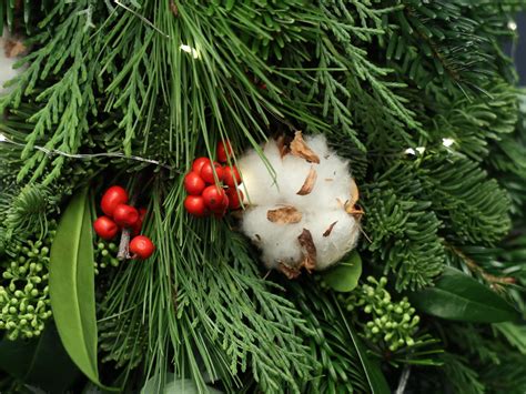 Schéma vrstvenia lístkového cesta a krájania „konárikov“ pre vianočný stromček