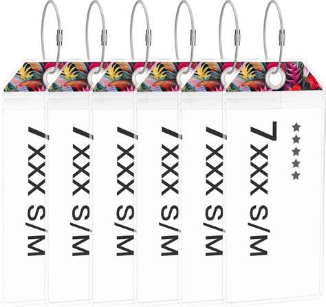 Fotografia luxusných personalizovaných visačiek na batožinu