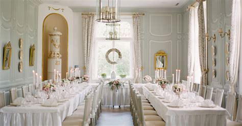 Interiér svadobného stanu v Chateau Amade s dekoráciami