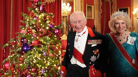 Tematická fotografia britskej kráľovskej rodiny počas Vianoc v Sandringhame