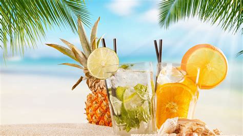 Ilustrácia rôznych letných koktejlov v pohároch s ovocím a ľadom