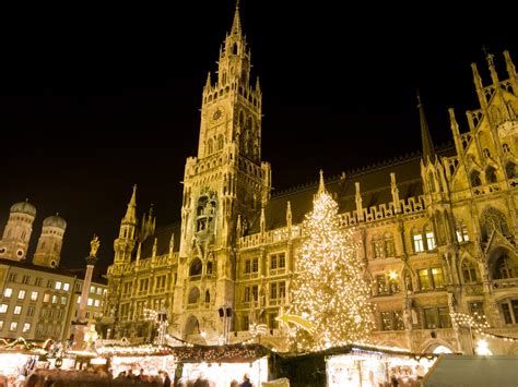 historické centrum Nového Sadu s vianočnou výzdobou