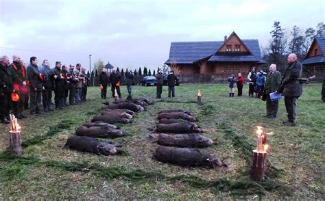 Fotografia slávnostného výradu ulovenej zveri