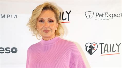 Mladá Helena Vondráčková s krátkymi vlasmi
