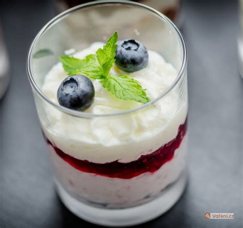 Tematické foto: Pohárikové dezerty s vrstvenými ingredienciami