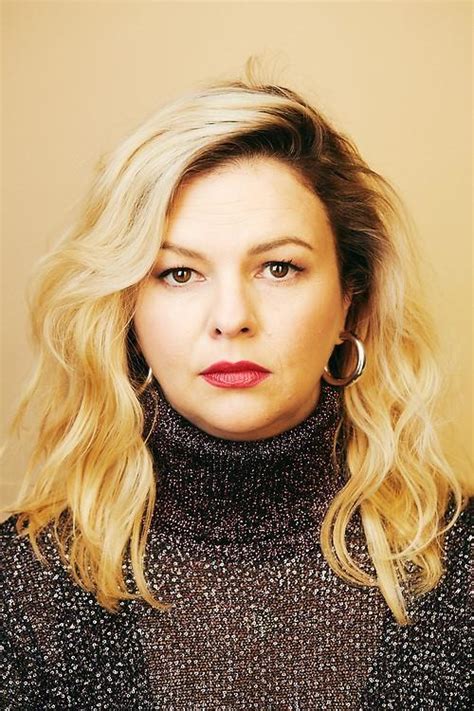 Amber Tamblyn v netradičných žltých svadobných šatách