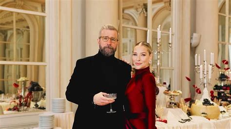 Dominika Cibulková a Michal Navara pri krájaní svadobnej torty