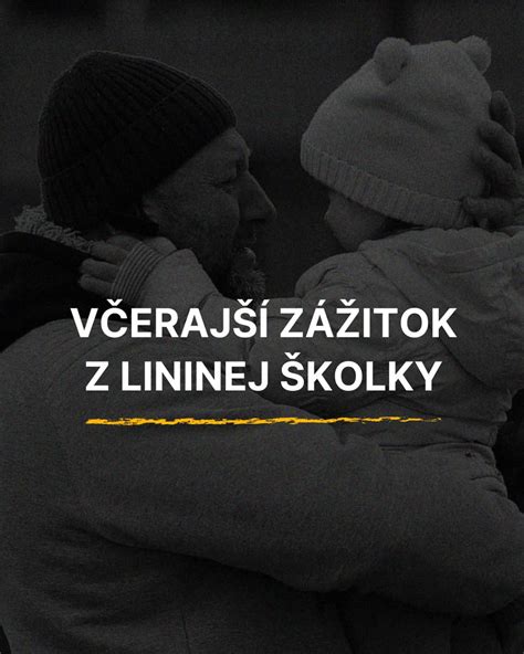 stužkárka s darčekom od rodiny alebo priateľov