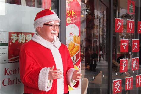 postava Jacka Skellingtona v kostýme Santa Clausa