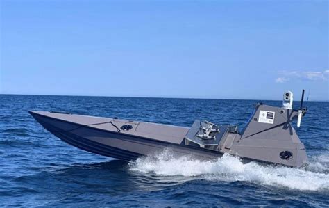 Detailný záber na tradičnú benátsku masku s bohatým zdobením