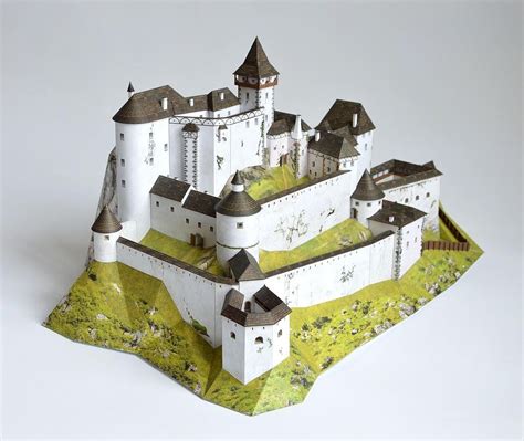 Porovnanie historickej a súčasnej fotografie Topoľčianskeho zámku