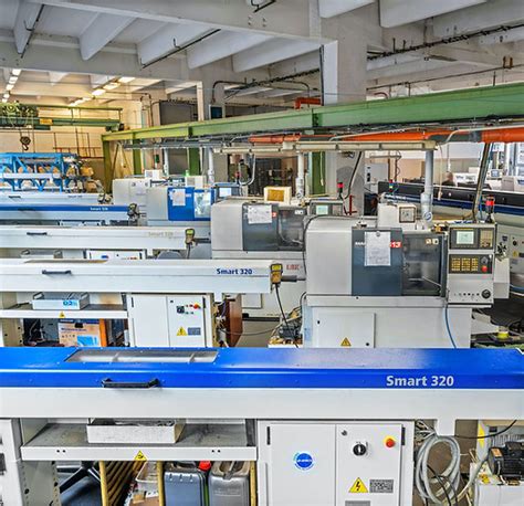 dílna DUBLEZ s pracovníky a výrobními stroji