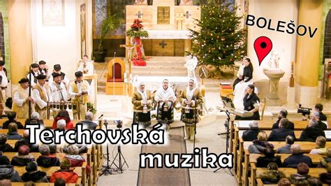 Fotografia Terchovskej muziky hrajúcej v kostole
