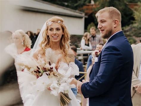 Fotografia zo svadby Ladislava Bašternáka s prítomnými politikmi