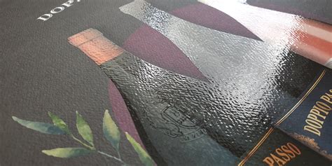 Príklady vizuálnych efektov na pozvánkach (laminácia, parciálny lak)