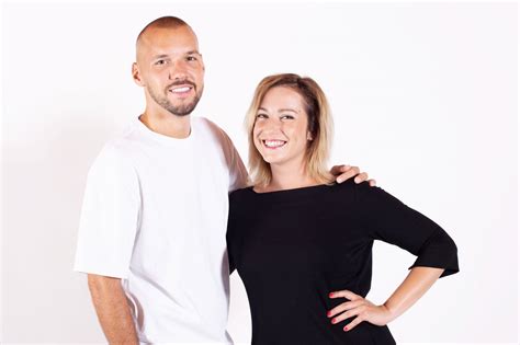 Rádio Expres moderátori Mišo a Táňa so Simou Martausovou pri vianočnom stromčeku