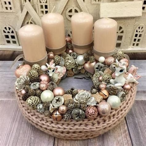 Koláž moderných a netradičných adventných vencov z rôznych materiálov
