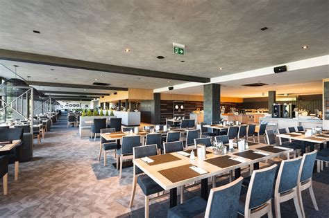 Interiér reštaurácie Hotela Aphrodite s bufetovými stolmi