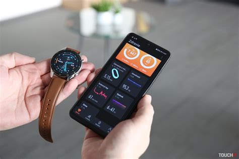 infografika: porovnanie smart hodiniek a fitness náramkov