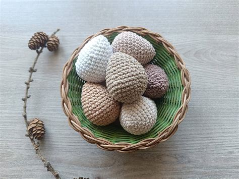 Háčkované šišky v rôznych farbách