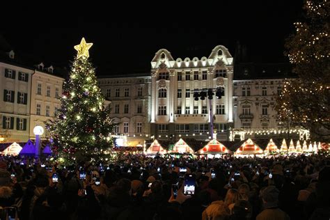 Fotografia vianočných trhov na Hviezdoslavovom námestí