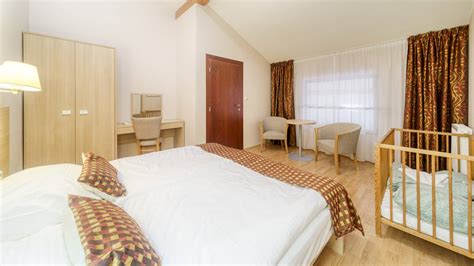 Ukážka komfortnej rodinnej izby vo Wellness Hoteli Patince