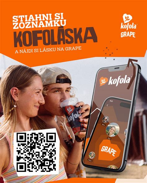 Námestie lásky na festivale Grape s ľuďmi komunikujúcimi a užívajúcimi si priestor