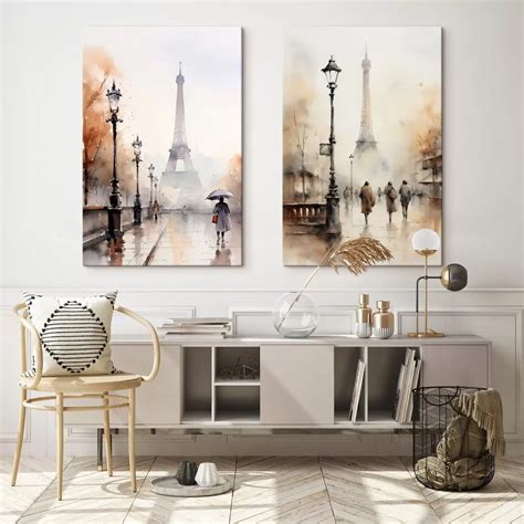 romantická ulica v Paríži s Eiffelovou vežou v pozadí