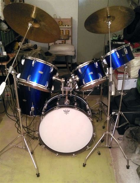 Archívna fotografia Ringo Starra pri hre na bicie nástroje