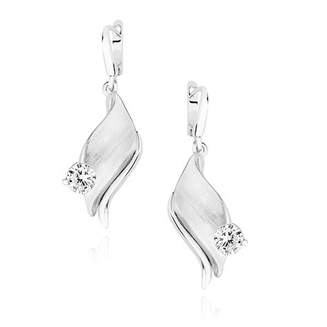 Lesklé strieborné šperky s rôznymi motívmi