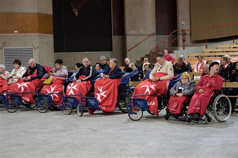 Ilustrácia symbolizujúca charitatívnu pomoc