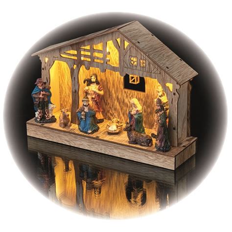 Detailný záber na svietiaci betlehem s teplým bielym svetlom