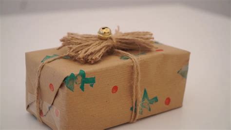 návod na balenie guľatého darčeka