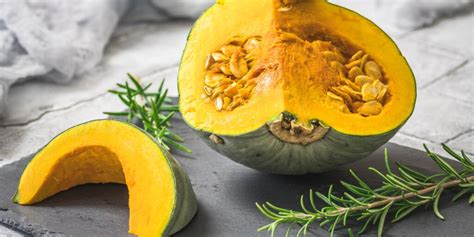 Infografika zobrazujúca hlavné nutričné hodnoty a zdravotné benefity tekvice.